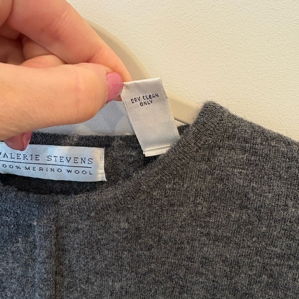 Valerie Stevens 100% Wool Sweater - Picture 3 of 5